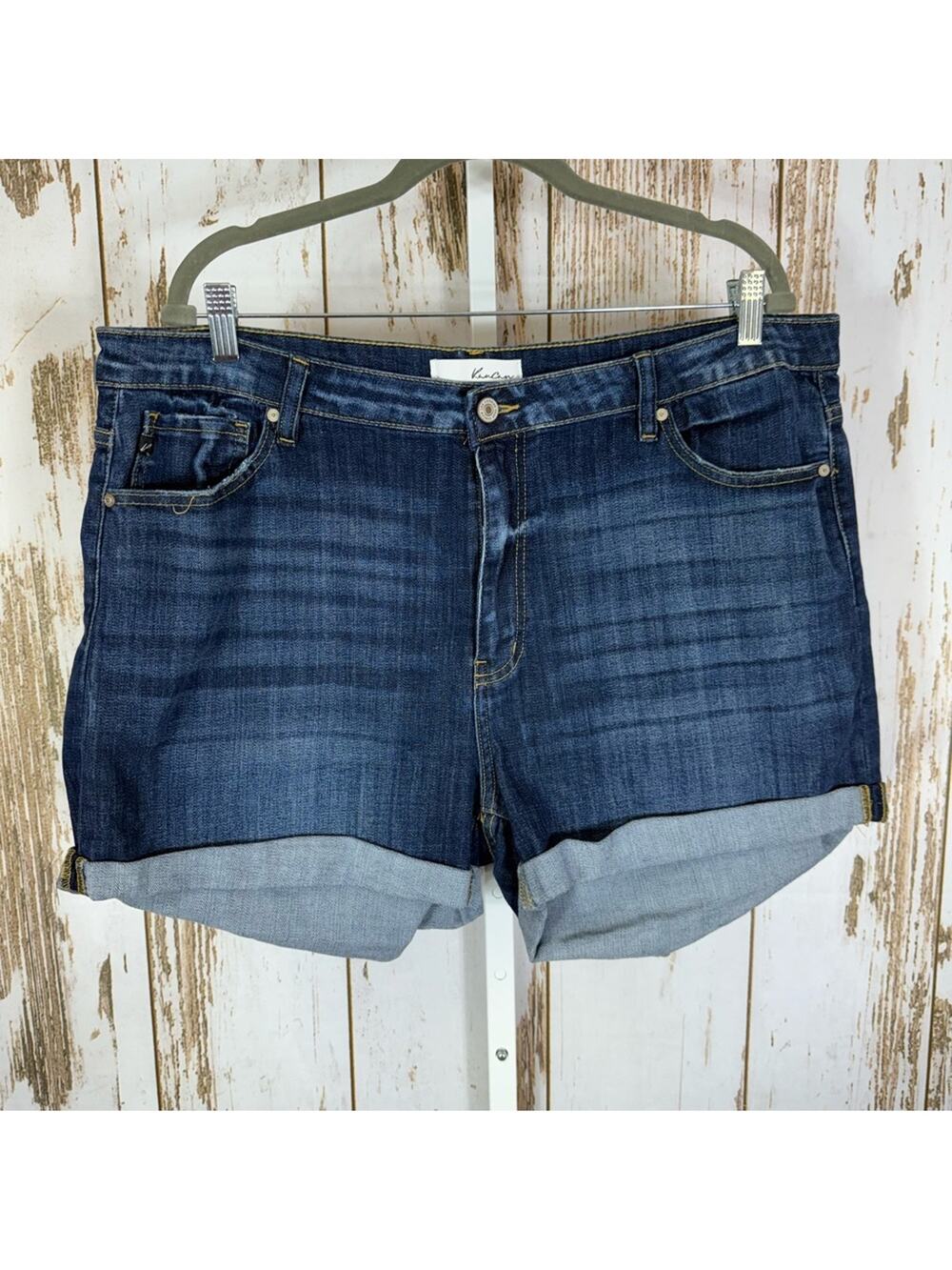 KanCan, Indigo Denim Jean Shorts. Size 3XL. In excellent condition!